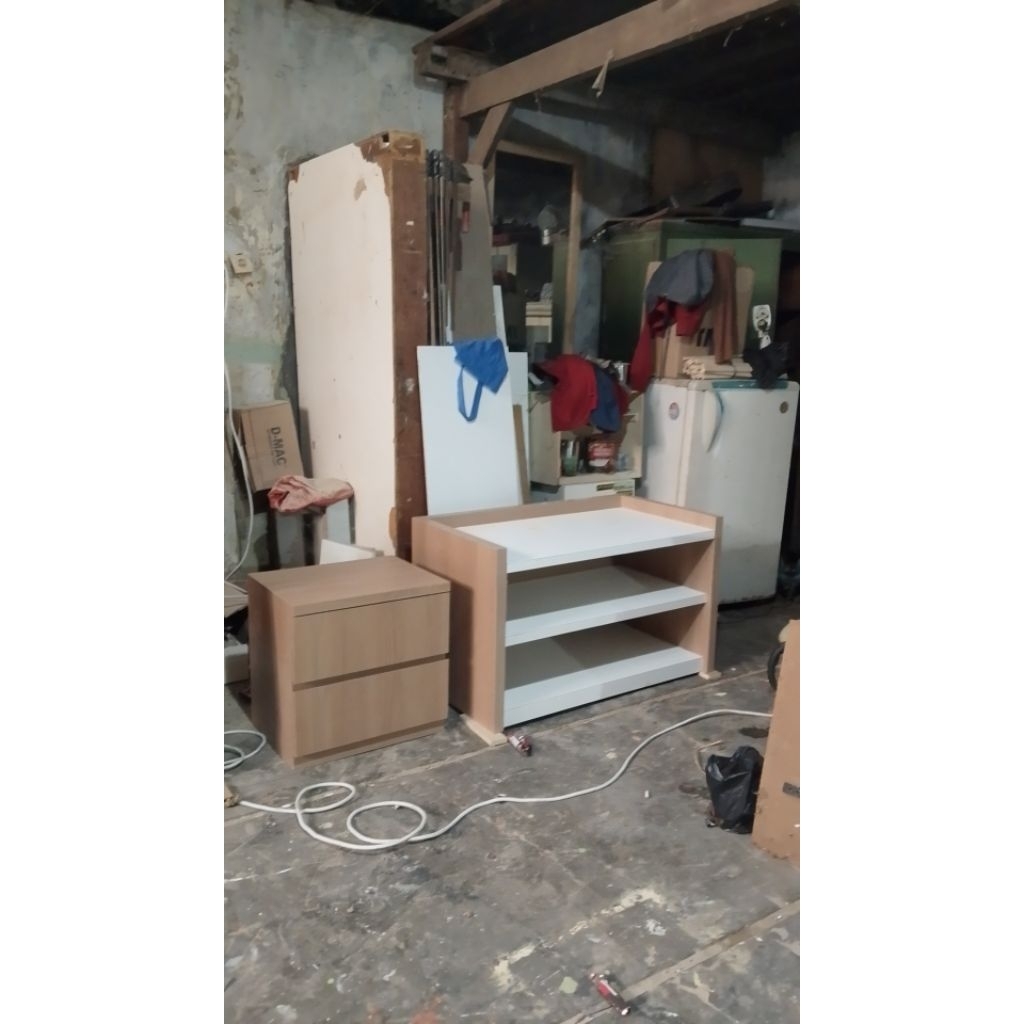 Nakas Minimalis Laminating Takosit | Meja Samping Tempat Tidur Modern