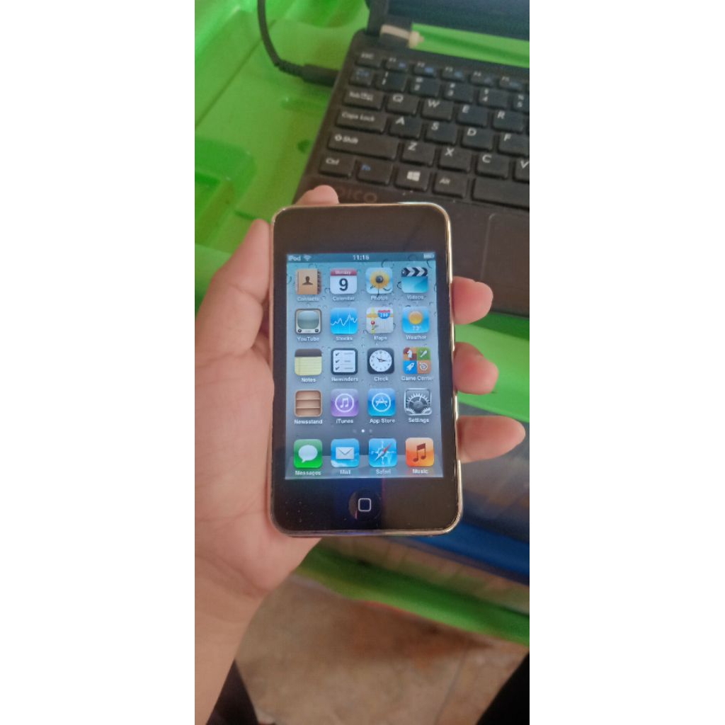 MP3 player normal merk ipod 32GB type ipod Apple A1318 generasi 3