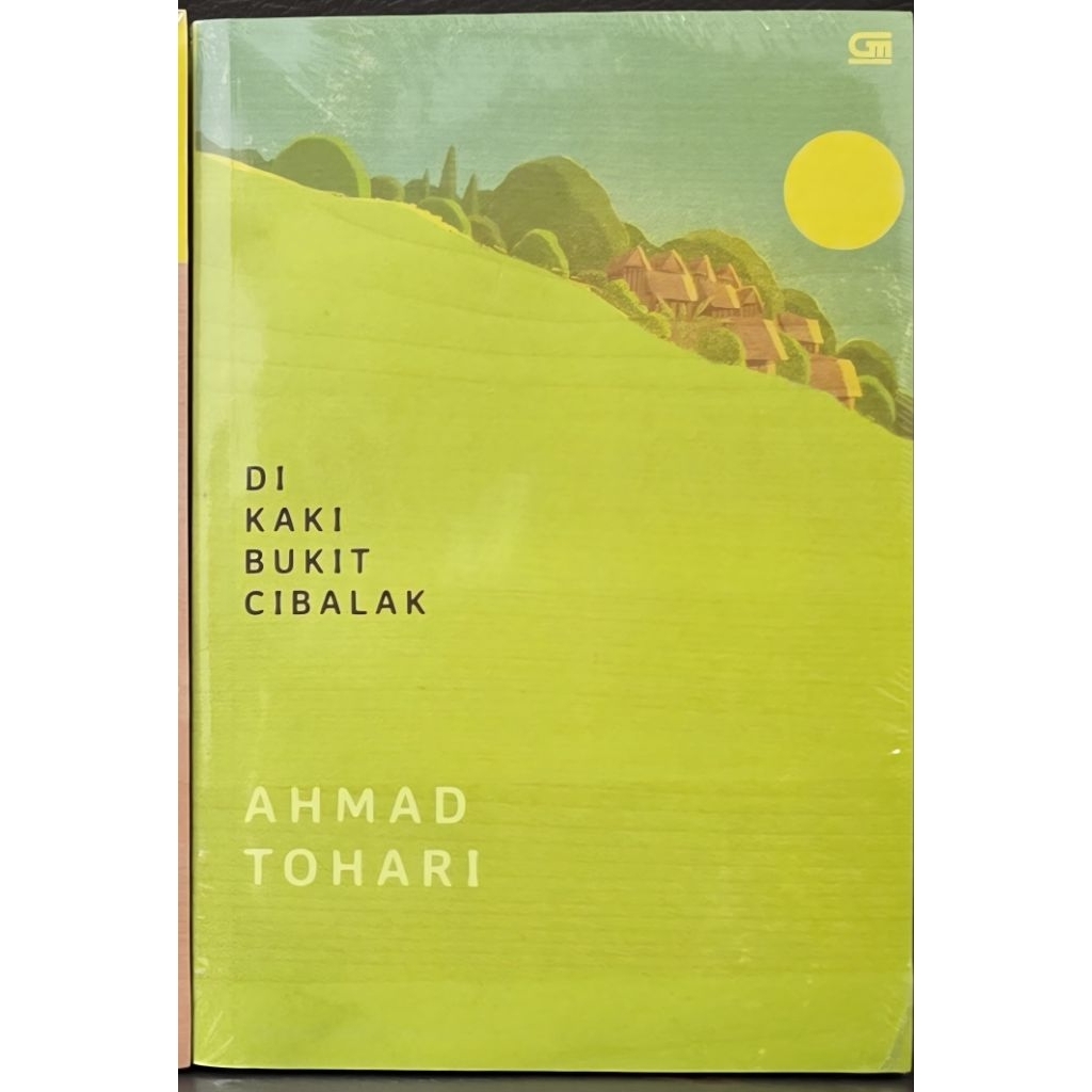 Di Kaki Bukit Cibalak - Ahmad Tohari