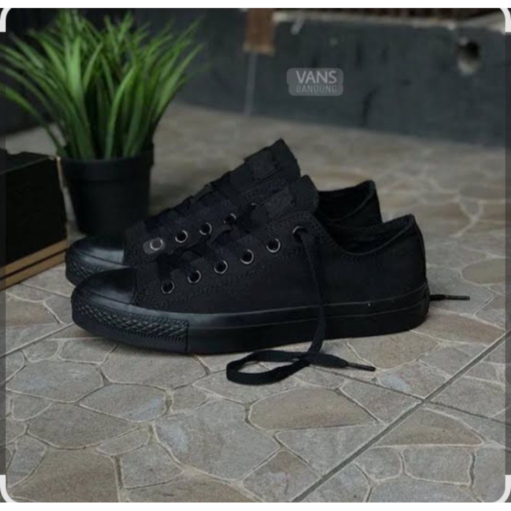 sepatu pria wanita//sepatu sekolah//sepatu kerja//sepatu santai//