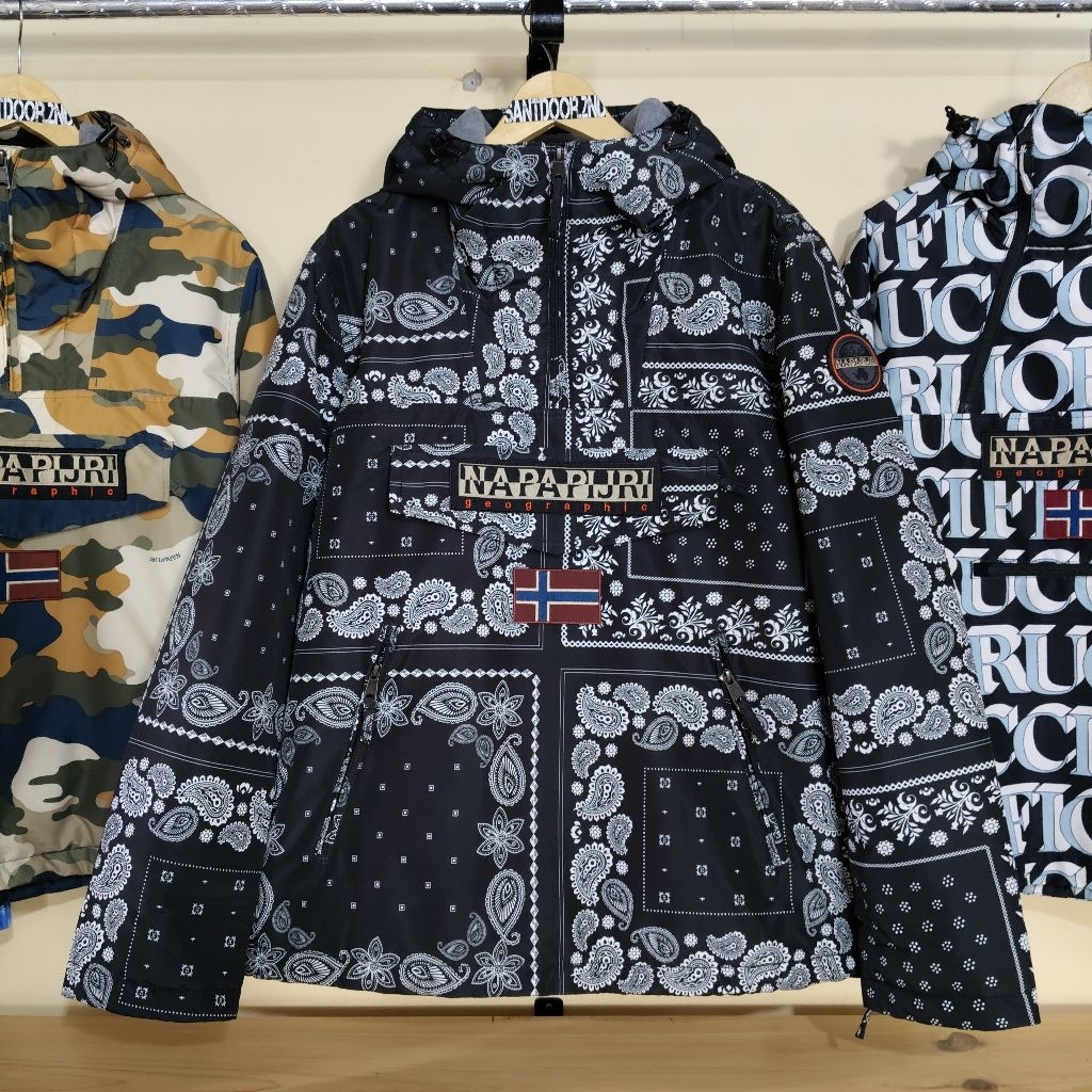 Napapijri rainforest winter paisley BNWOT