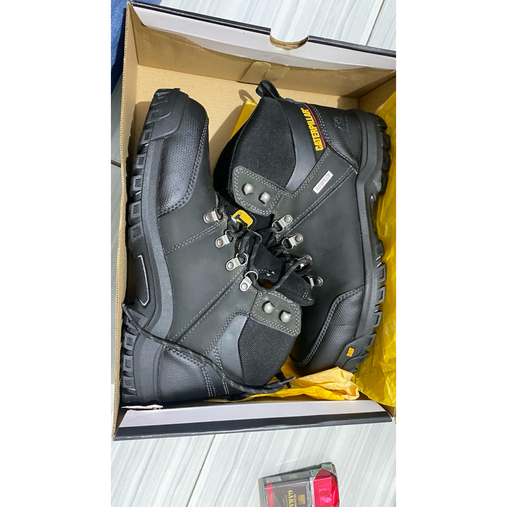 CAT safety boots
