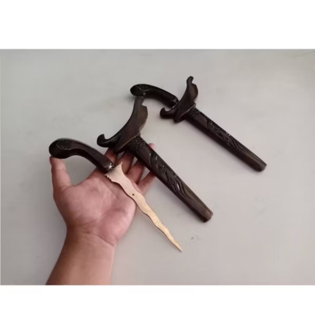 Sovenir Keris Kuningan Asli 30 cm kayu ukir
