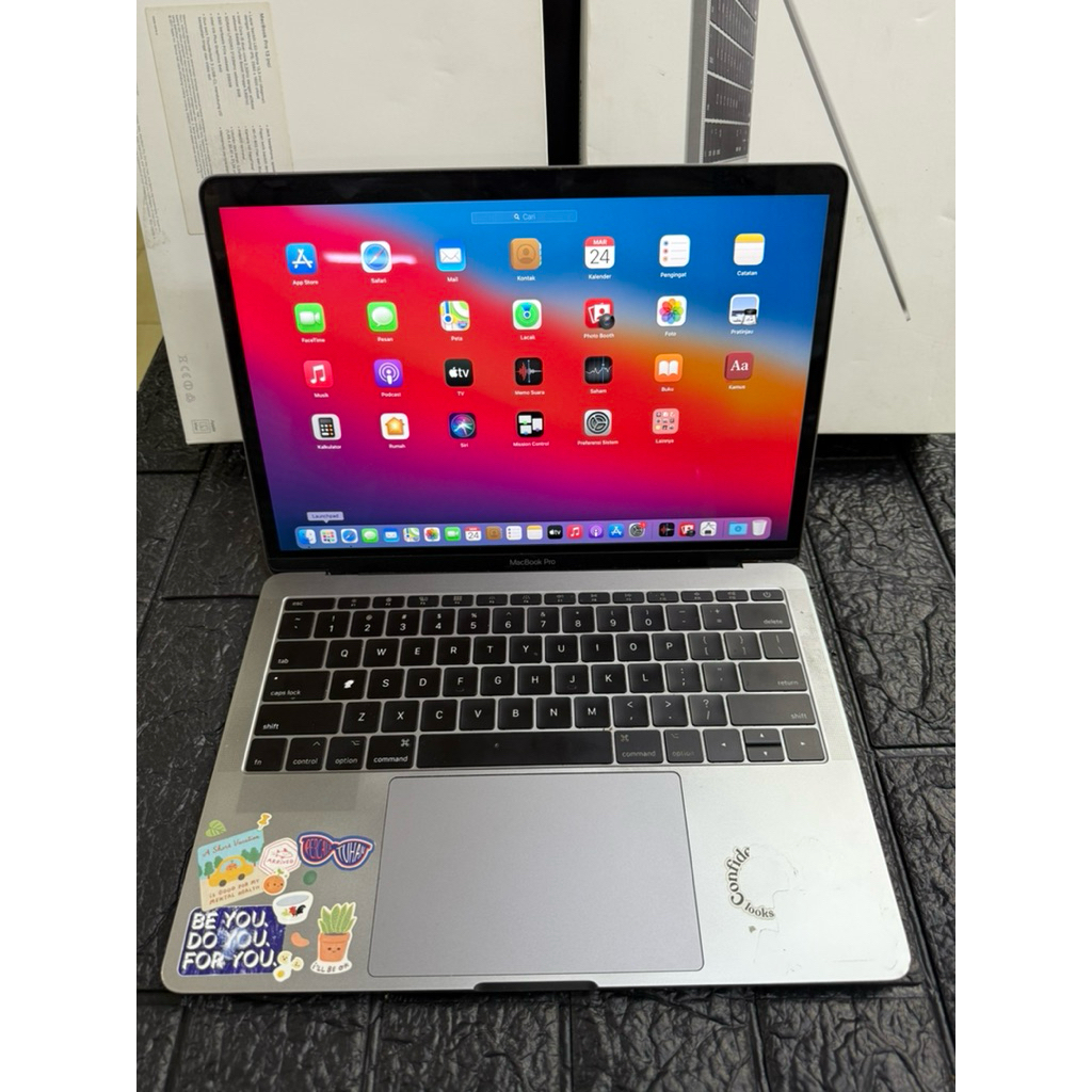 MacBook Pro (13-inch, 2017, Two Thunderbolt 3 ports) Prosesor 2,3 GHz Dual-Core Intel Core i5 (ex ib