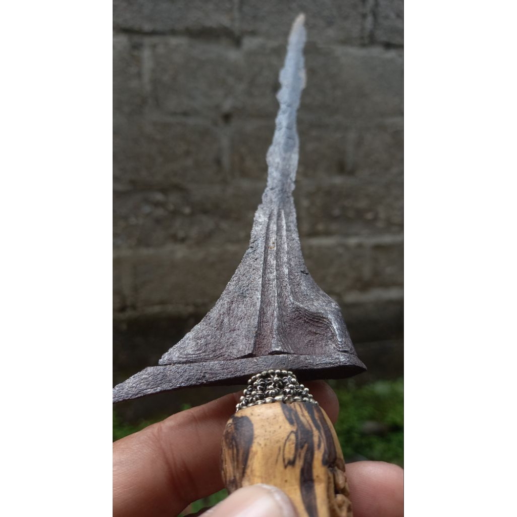 Keris jalak sangu tumpeng sepuh tangguh majapahit