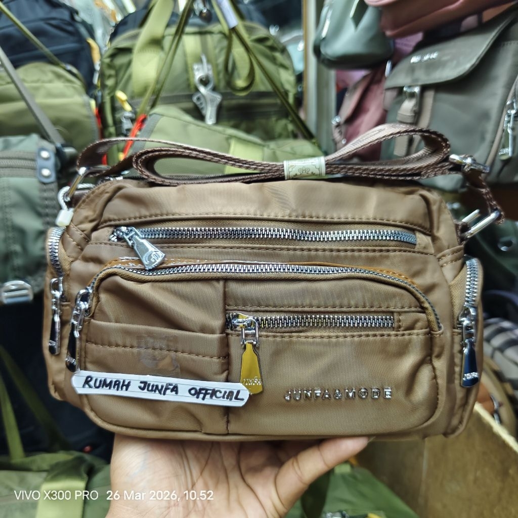 BEST SELLER  TAS SELEMPANG WANITA JUNFA 9955-396 POLOS BAHAN PARASUT