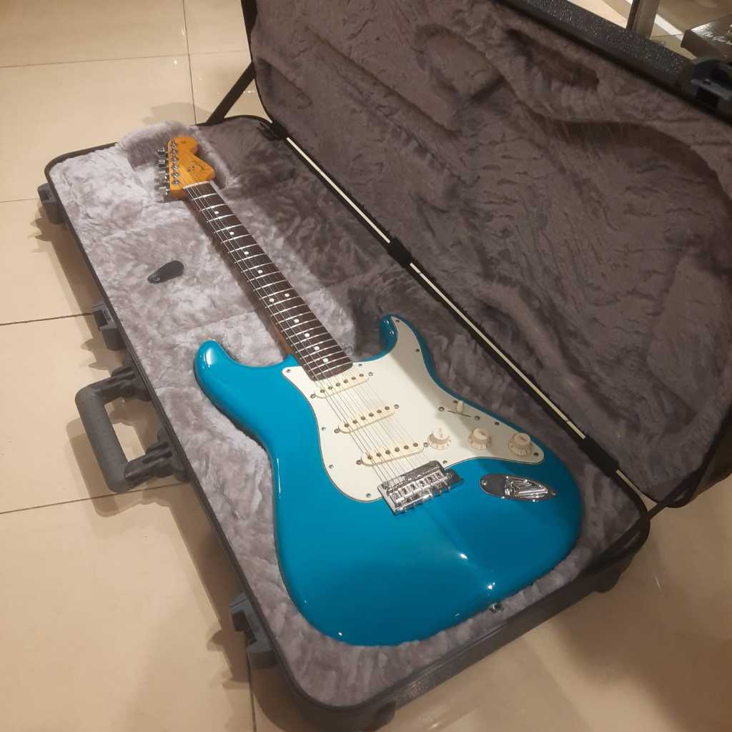 Fender American Professional II Stratocaster Miami Blue 2023