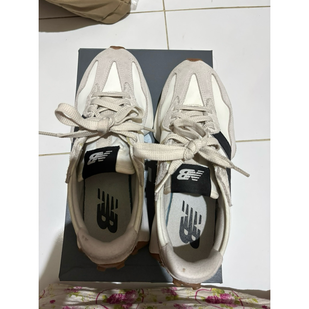 WTS PRELOVED NEW BALANCE NB 327 MOONBEAM SNEAKERS SEPATU CASUAL WOMEL HIGH IVORY WHITE BLACK