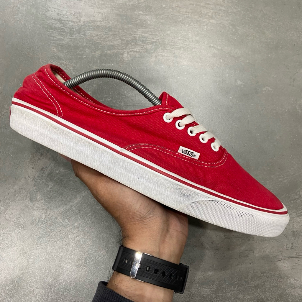 [Size 46] Rare Vans Authentic Classic Red Chilli Second Good Condition. Harga Baru nya 2.5 Juta Rupi