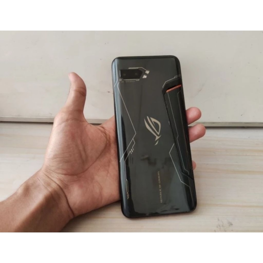hp asus zenfone rog 2 ram 8/128 gb batangan mulus seperti baru,99% layar amoled ori bawaan nya