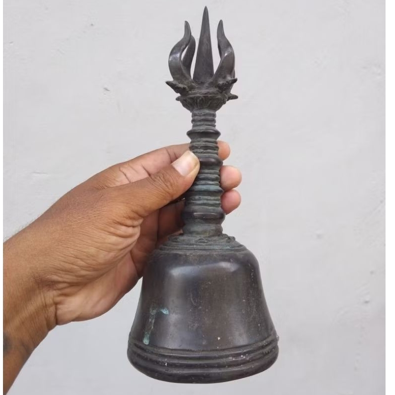 Lonceng besar vajra bajra Kuningan