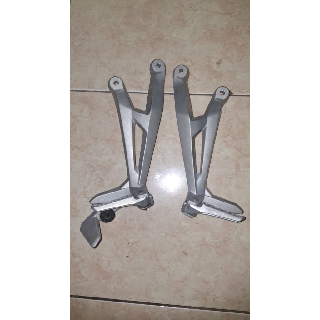 Footstep belakang cbr250RR original copotan