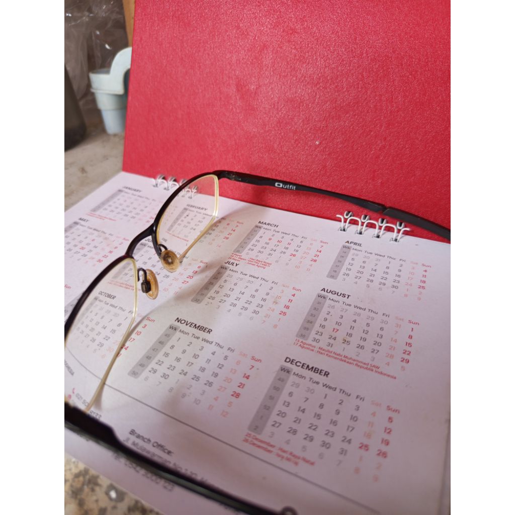 frame kacamata preloved Oakley outfit