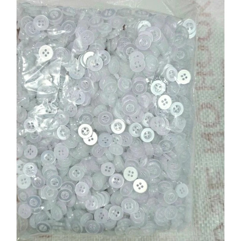 Kancing Putih Bening