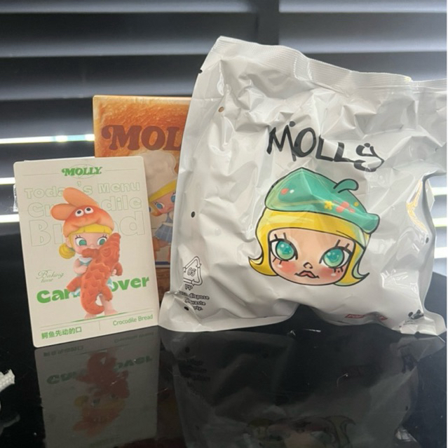 Popmart Molly Carb Lover selected - Crocodile Bread