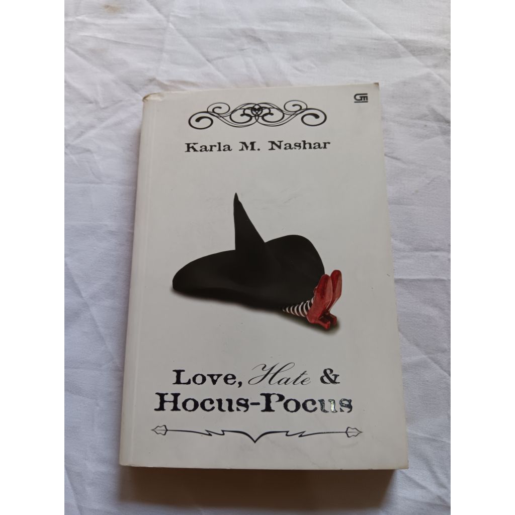 NOVEL REMAJA LOVE HATE & HOCUS POCUS