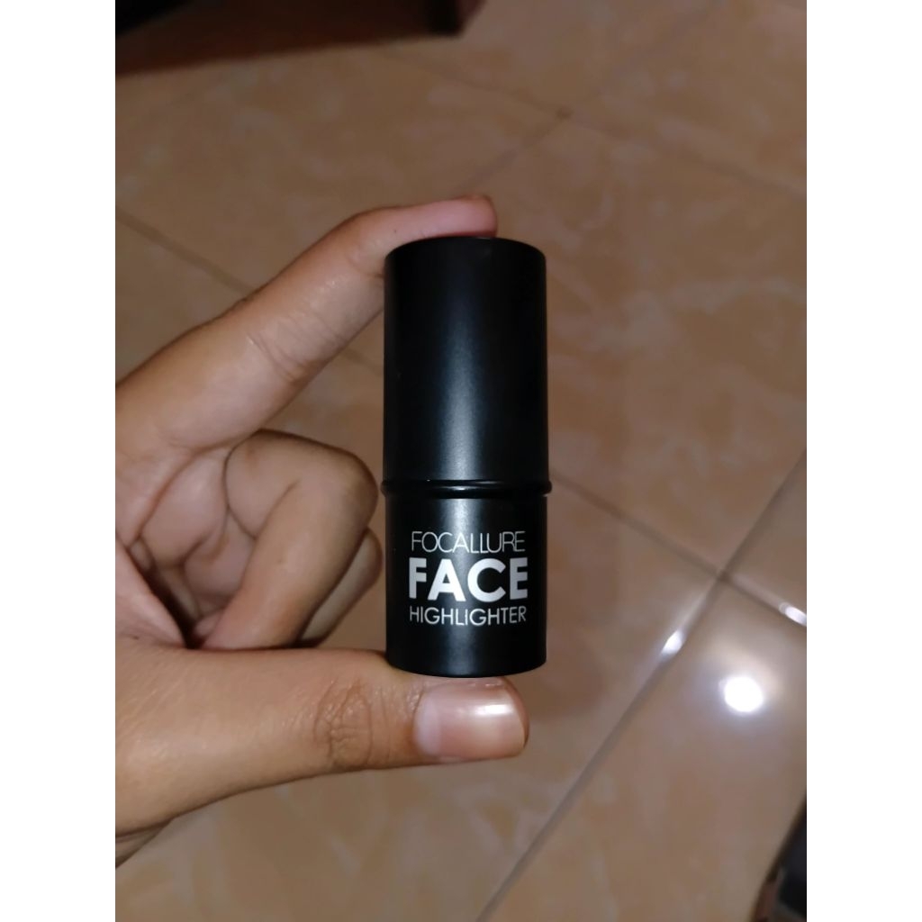 Preloved Focallure Stick Highlighter
