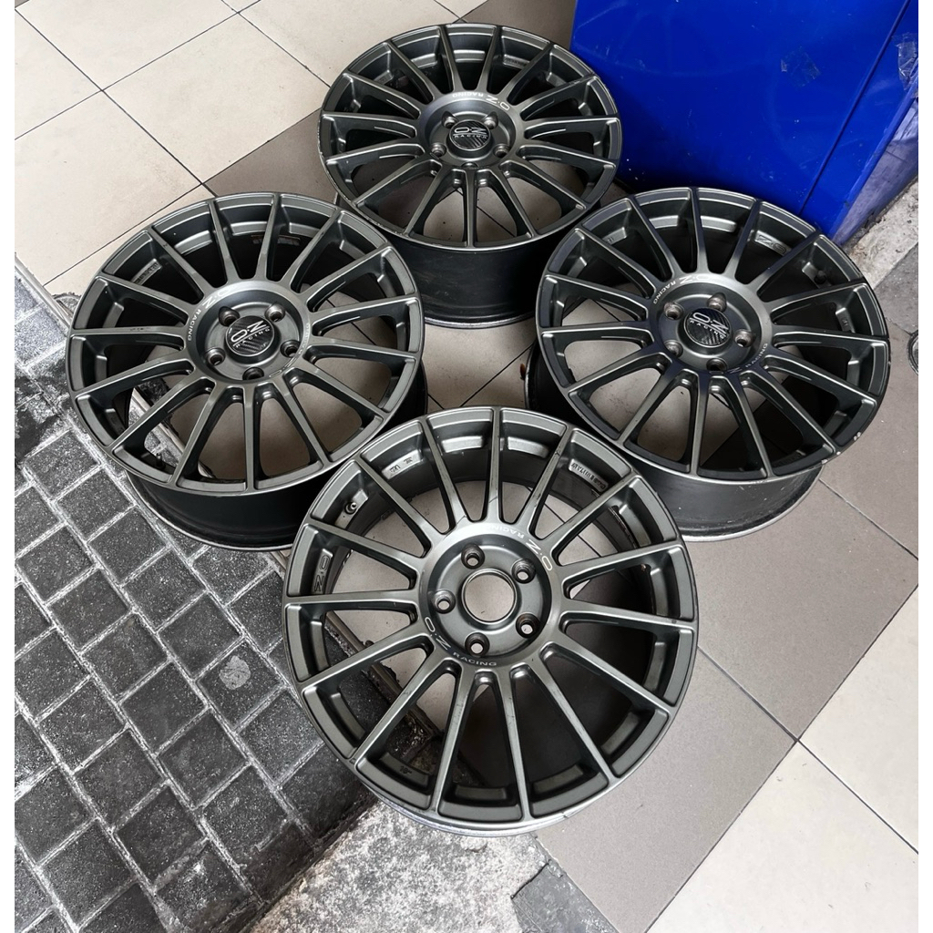 Velg Original OZ Superturismo LM Ring 18. Made in Italy. Lebar 8. Et 43. Pcd 5x114. Good Condition