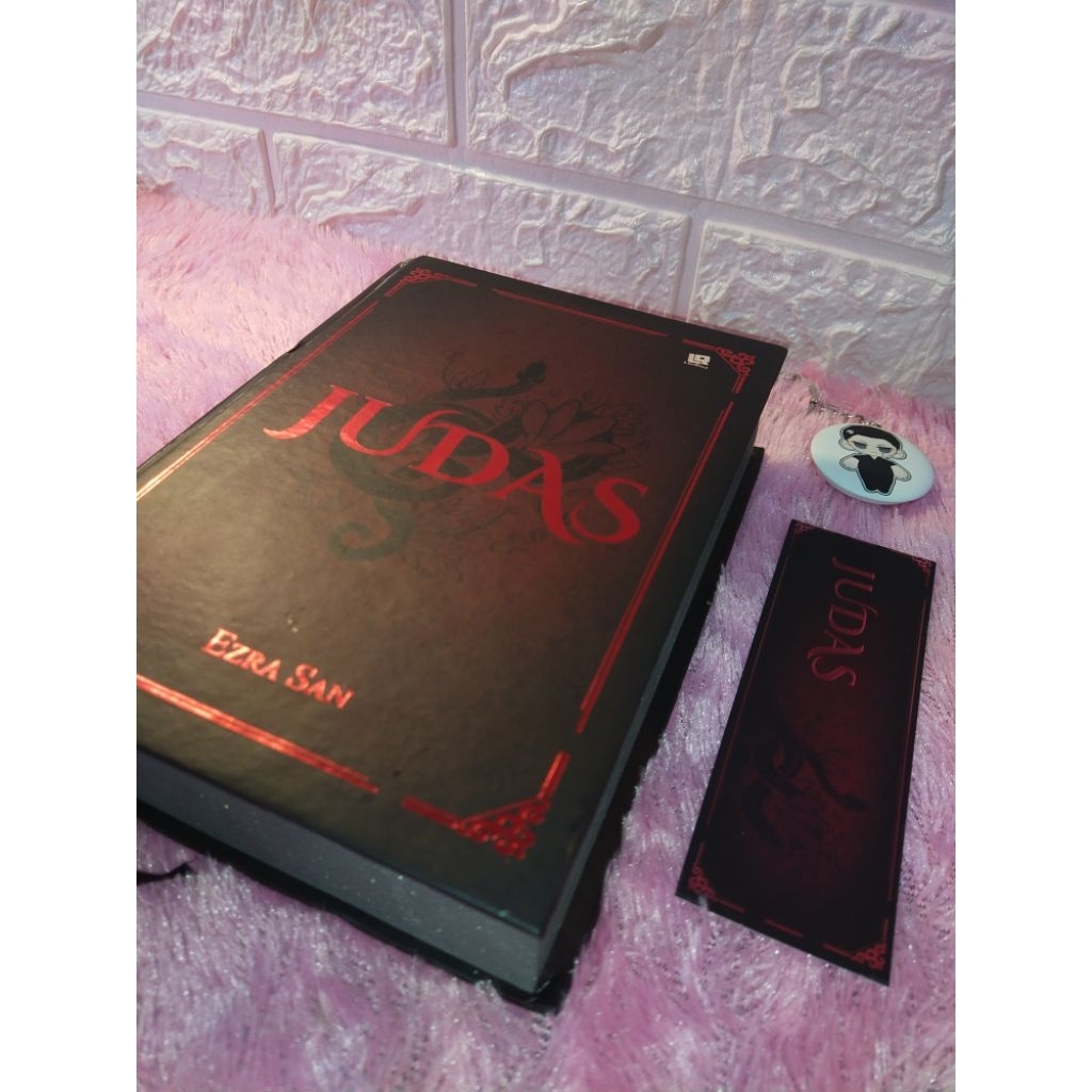 [BACA DESKRIPSI] NOVEL JUDAS HC (PRELOVED), SEPATU PENCURI TAKDIR (NEW)