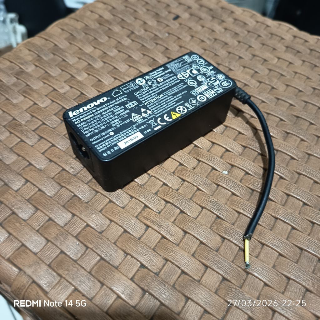 adaptor laptop lenovo ideapad 20v 2,25a 45watt ( ori buntung )