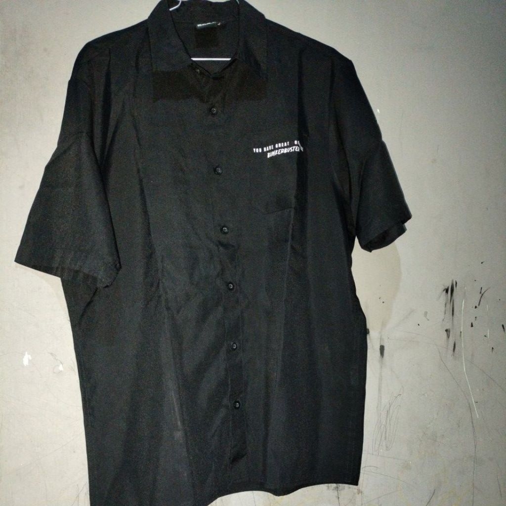 kemeja hitam BKBT
