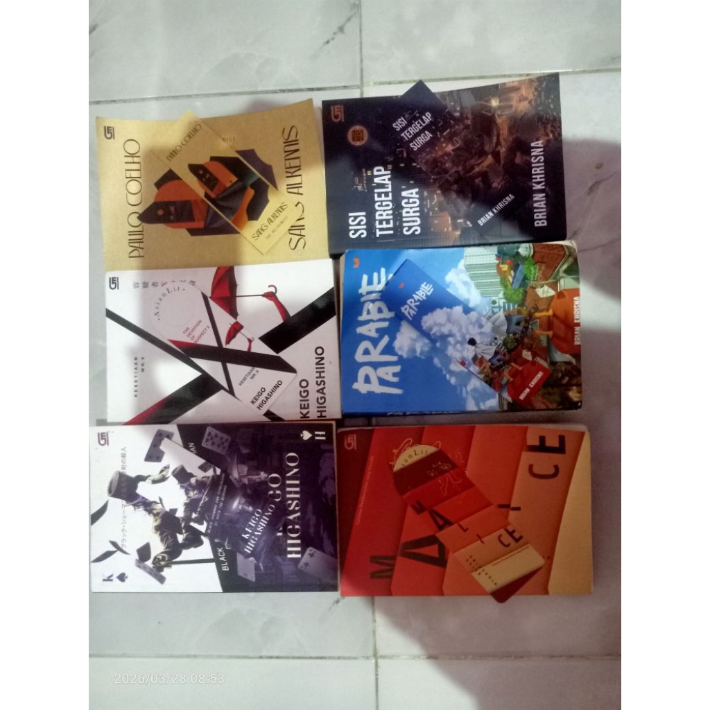 Preloved Novel (Sang alkemis, sisi tergelap surga, malice, parable, kesetiaan mr.x, black showman)