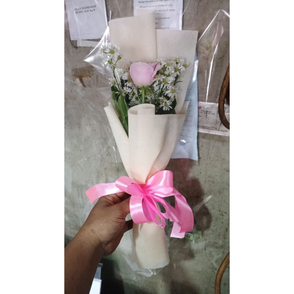 buket mawar 1 tangkai