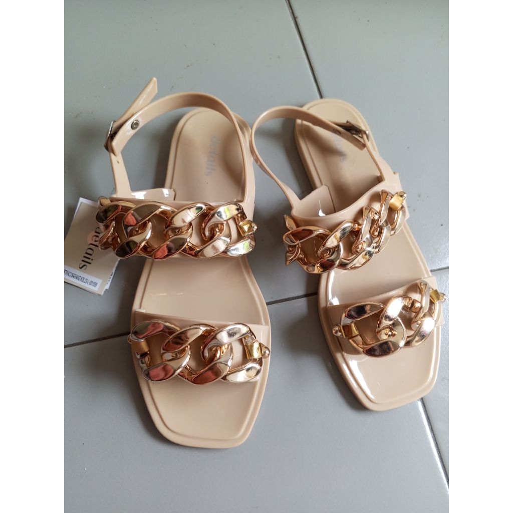 sandal details