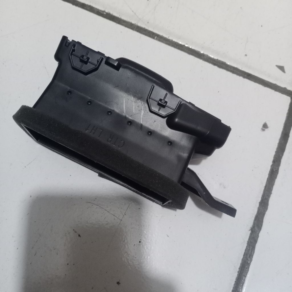 Kisi kisi AC depan tengah mobil Nissan EVALIA