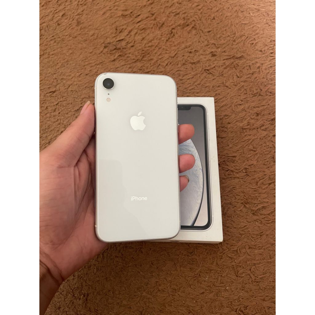 Iphone xr 64gb ibox white,hp dus kabel , fisik 90% mulus, hb 100% gantian, batre lama masih ada, min