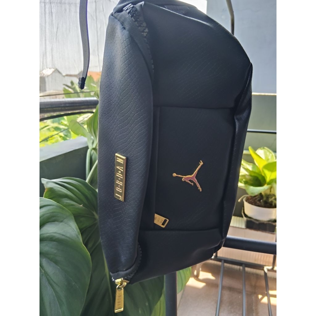 Preloved Tas Selempang Pria Jordan Hitam