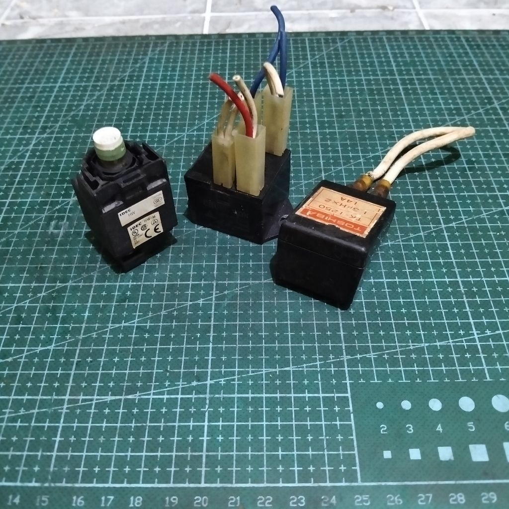 Jual 3 Unit Komponen Elektronik Industri IDEC, Toshiba, Chung Won Bekas Mantap