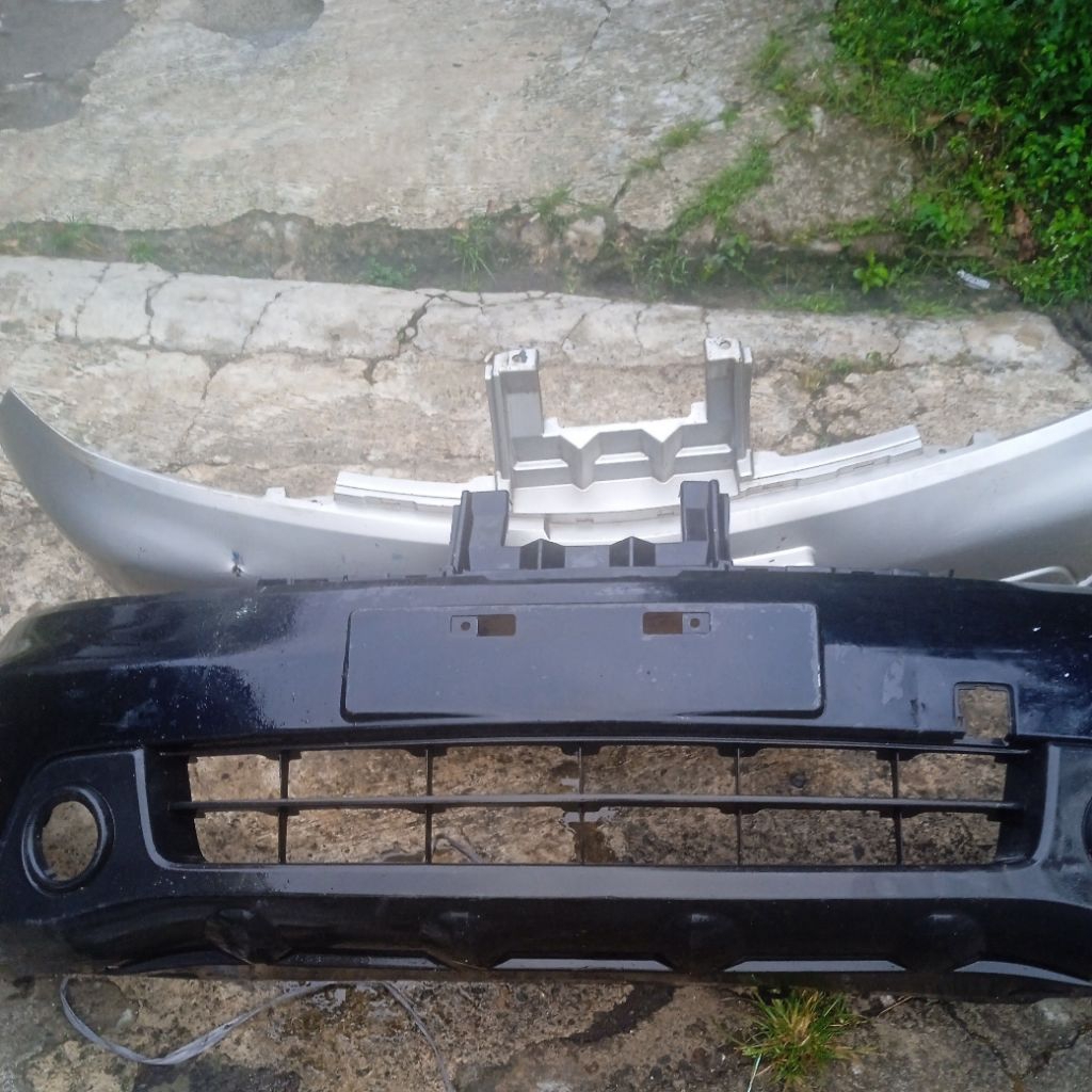 bemper bemper depan Nissan Livina l 10 XV LV  original bekas