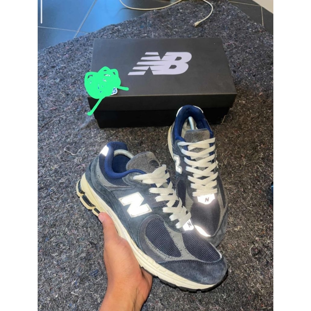 NEW BALANCE 2002R