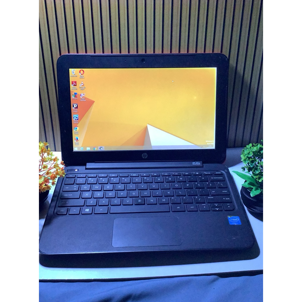 Laptop HP 11-F005TU Warna Merah