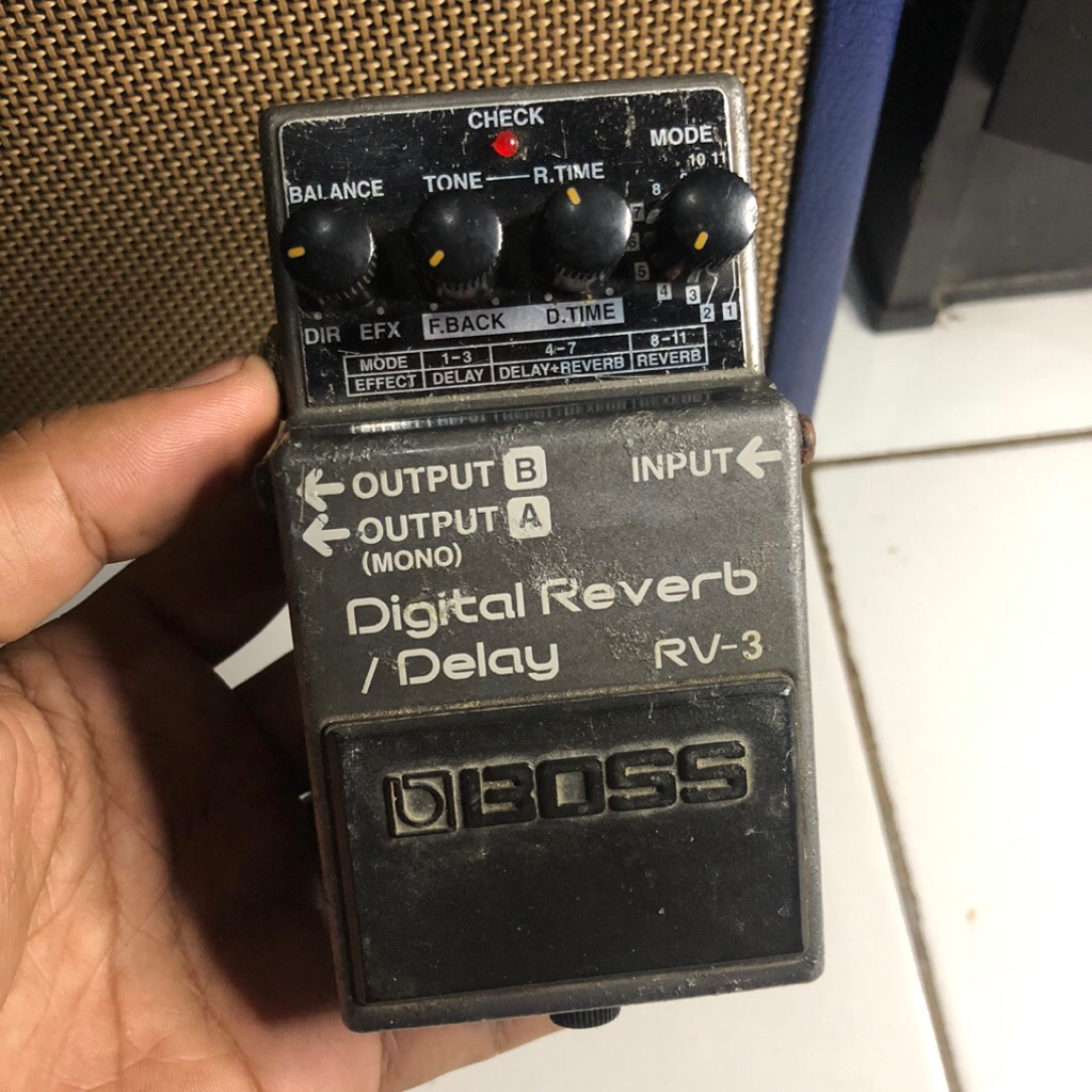 pedal efek boss digital reverb / delay rv 3
