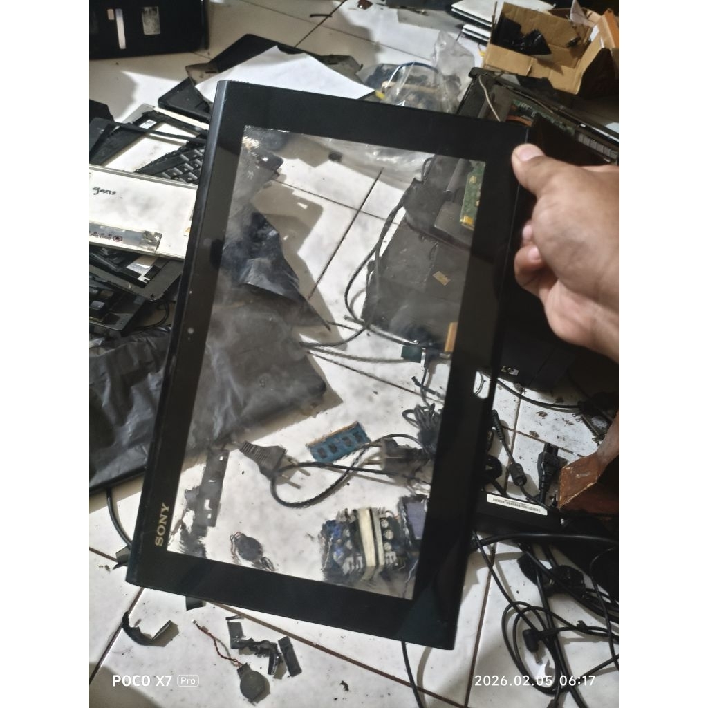 frame lcd depan dan touchscreen laptop sony Vaio Duo 11 SVD112  ori