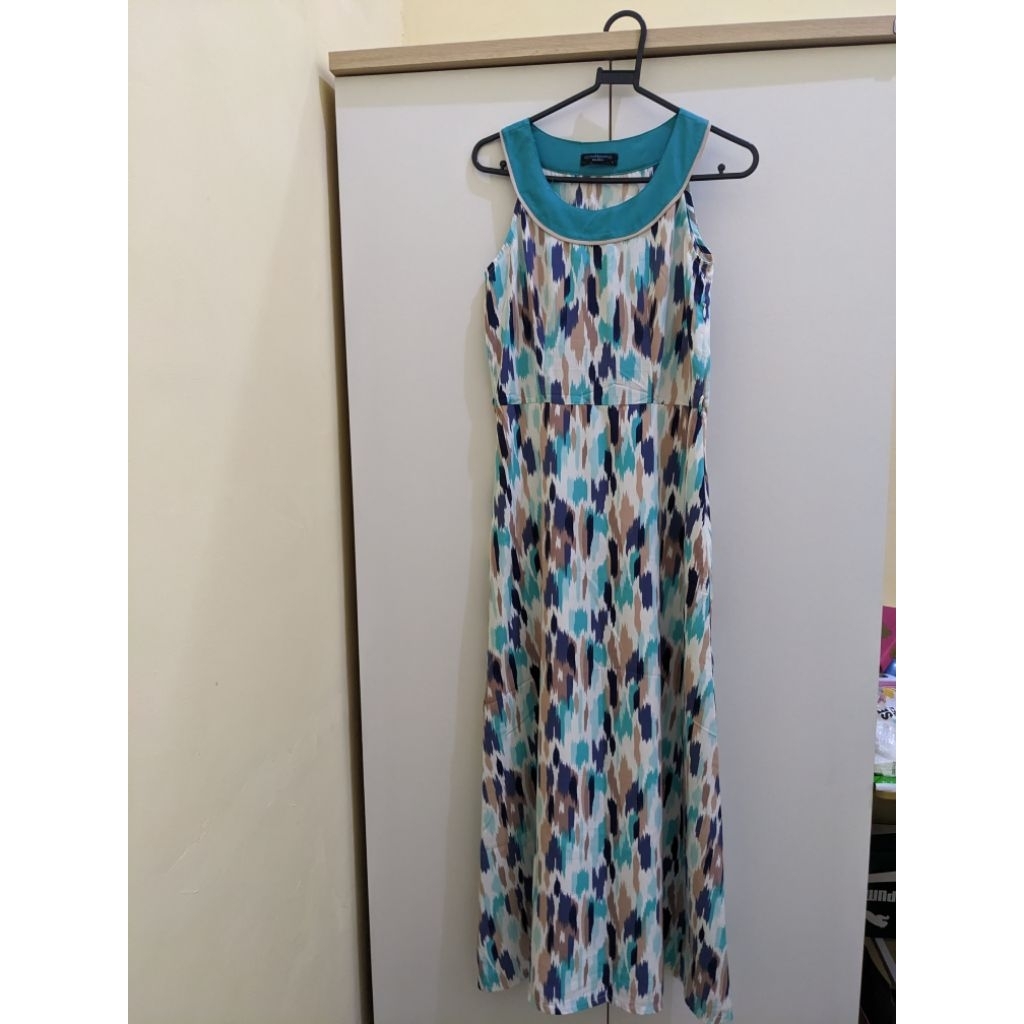 Preloved Dress Maxi Motif Cantik Hijau Tosca dari Contempo