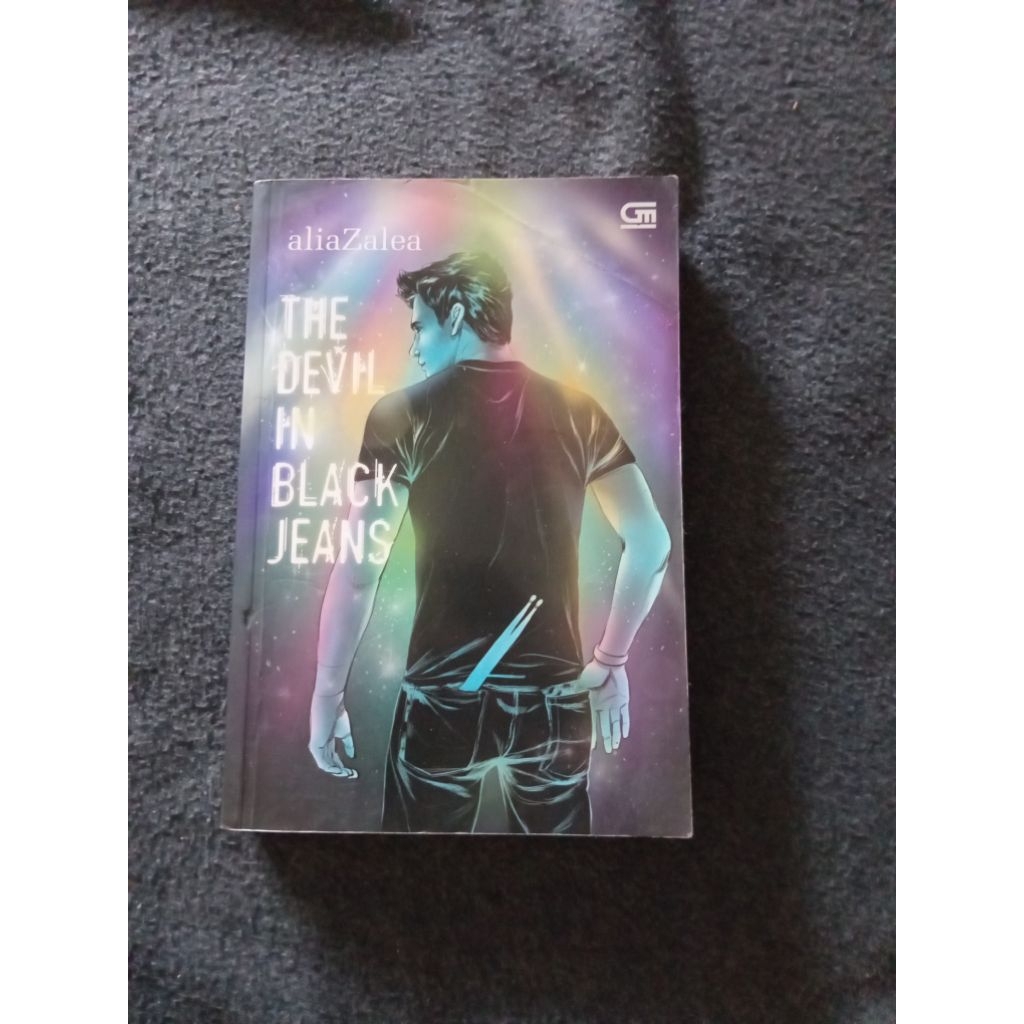 BUKU THE DEVIL IN BLACK JEANS - ALIAZALEA