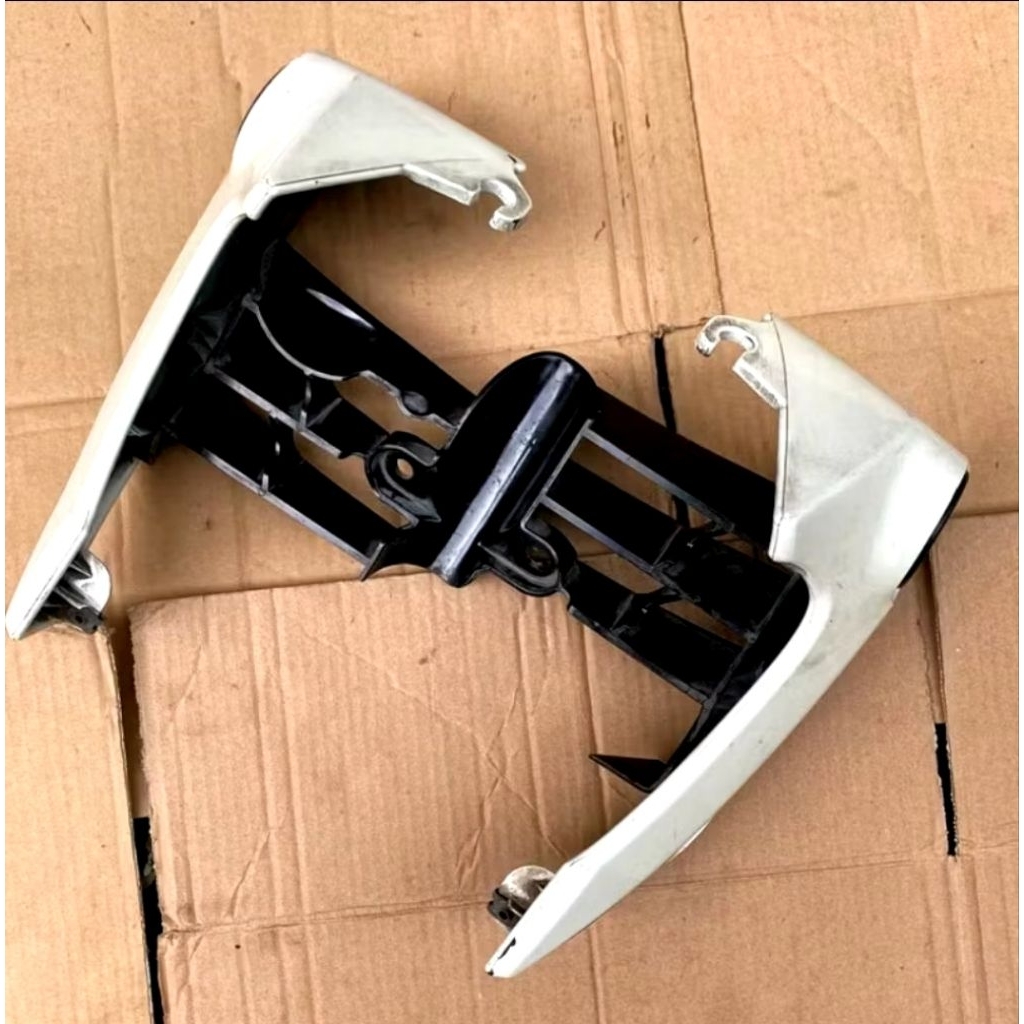 Coper bodi sayap tangki yamaha byson old (2010-2015)putih set kanan kiri original second siap pasang