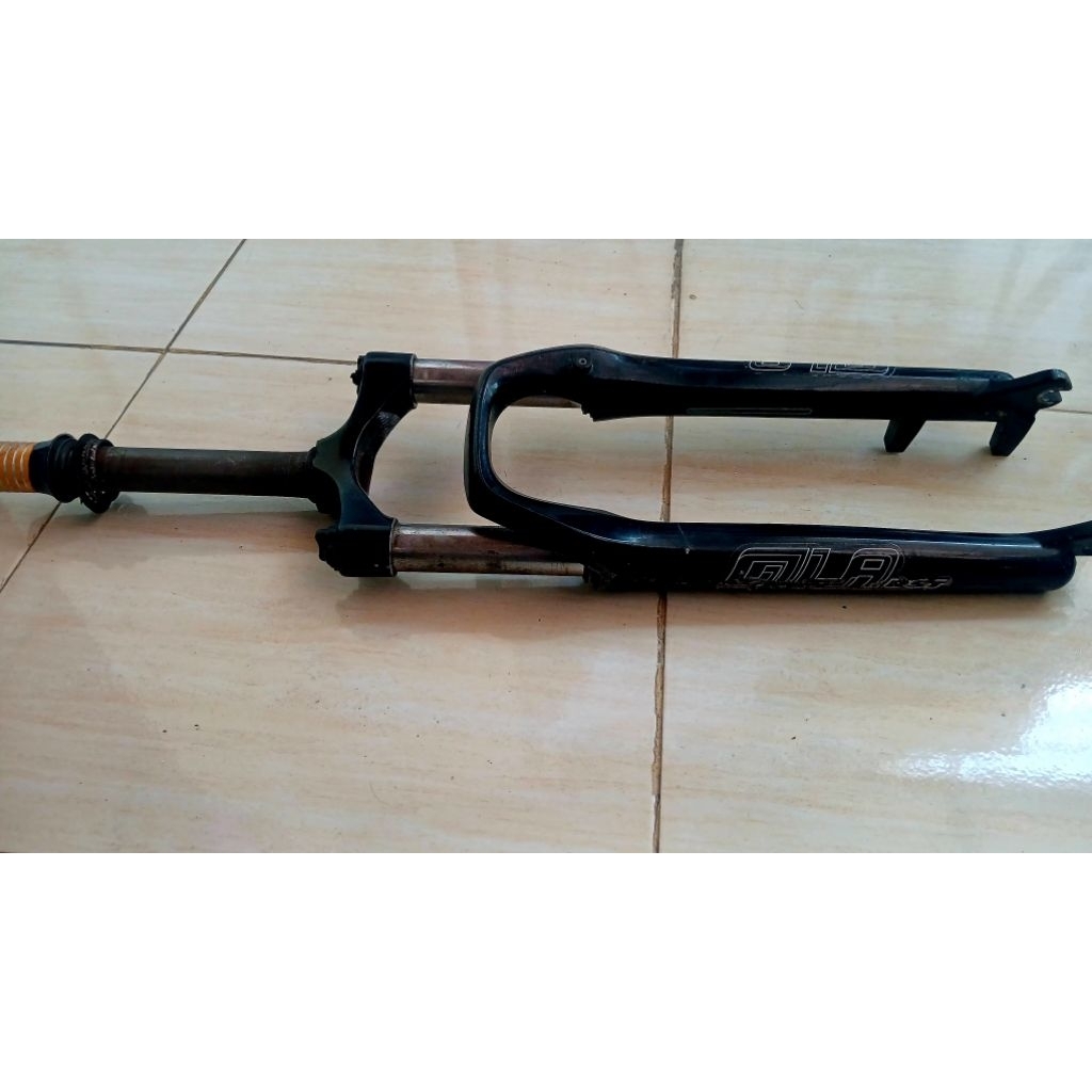 fork sepeda RST gila