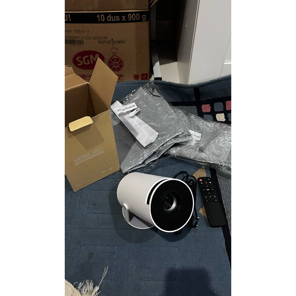 Android Projector HY300 Proyektor android WiFi second like new mulus