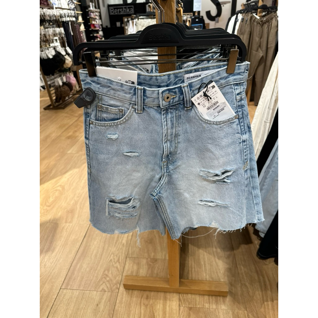 Celana Jeans Pendek Ripped Sobek Bershka