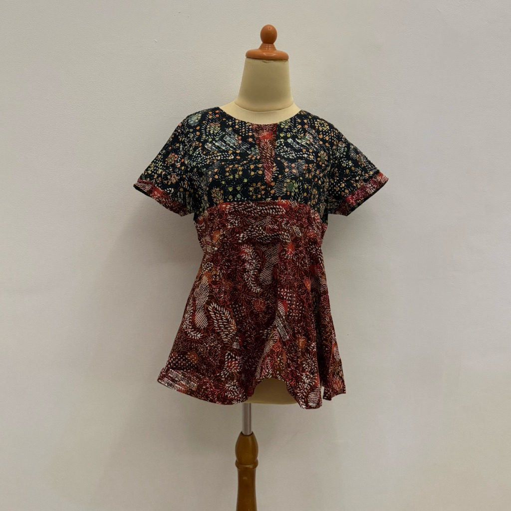 PRELOVED Batik Keris Traditional Print Short Sleeve Blouse Formal Kantor Fashion Wanita