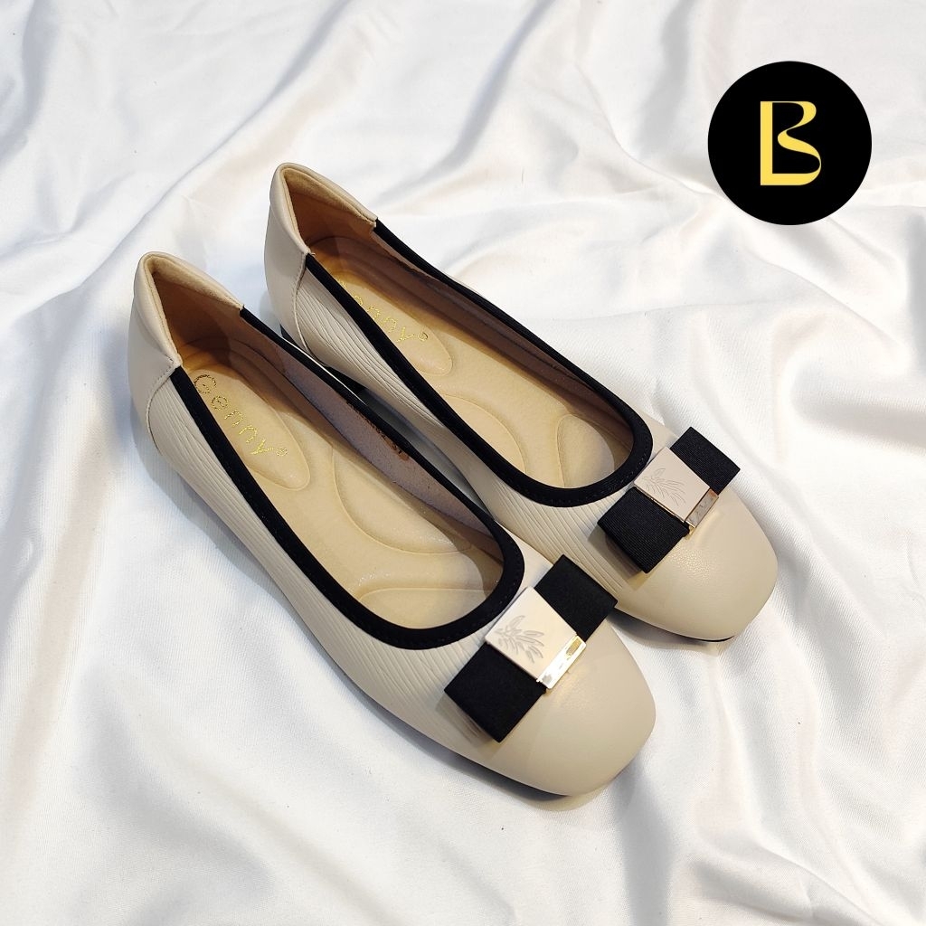 Sepatu Flat Wanita / Flat Shoes Wanita Beige brand Genny