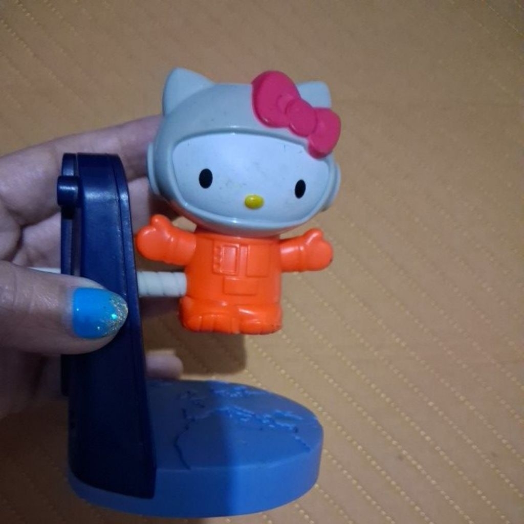 happy meal mcd hello kitty astronot(preloved)