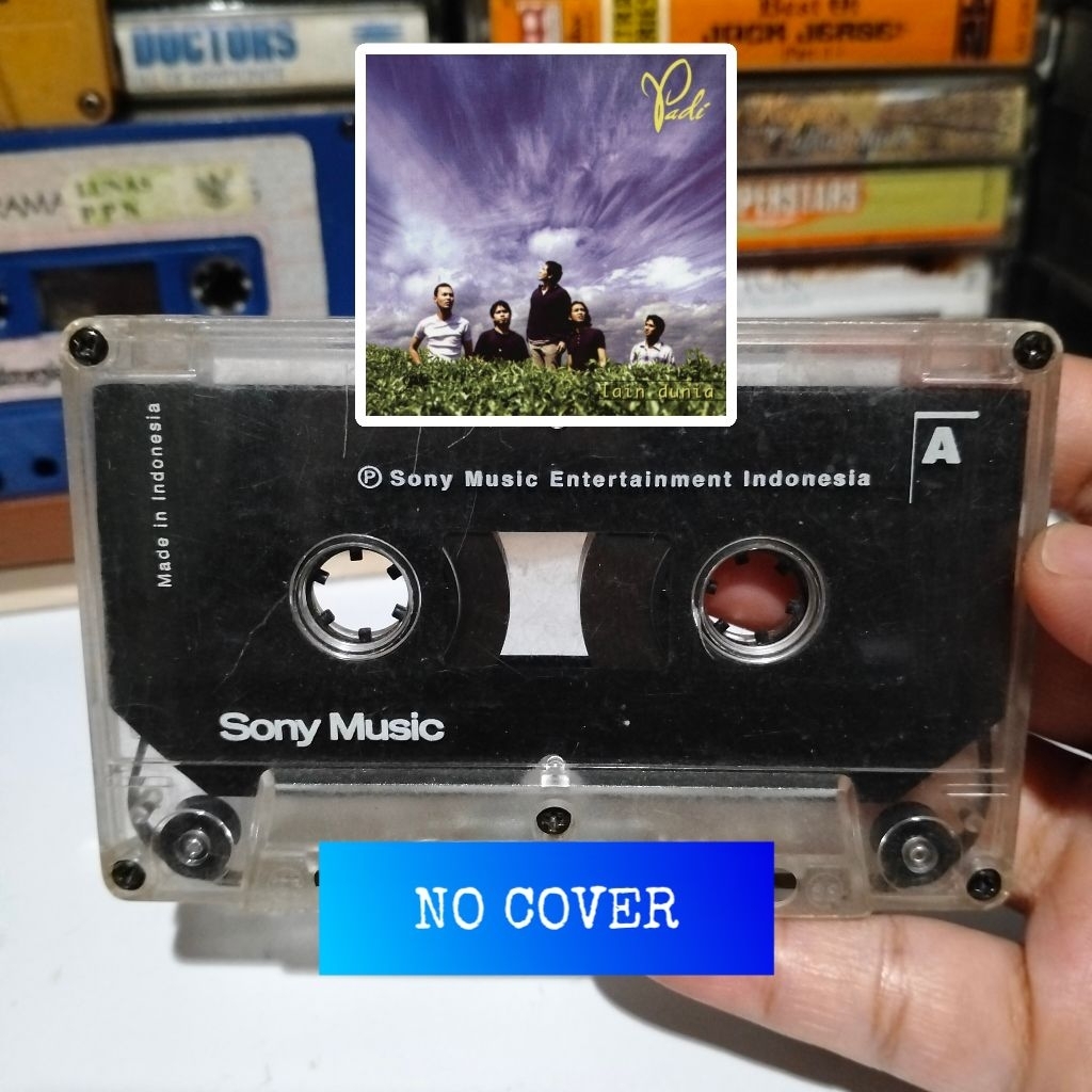 kaset pita PADI - Lain Dunia