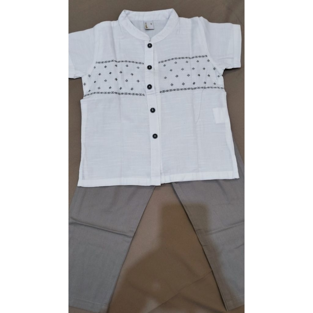 PL setelan baju koko anak merk QnA size 3 kondisi masih seperti baru
