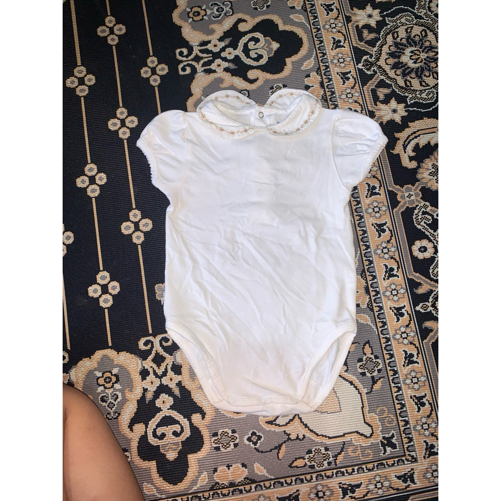 jumper putih kerah bordir