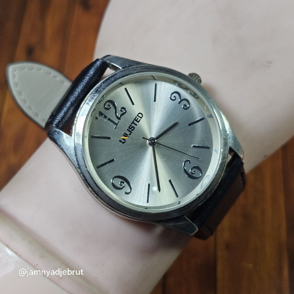 Jam Kenneth Cole Unlisted Grey silver Bekas